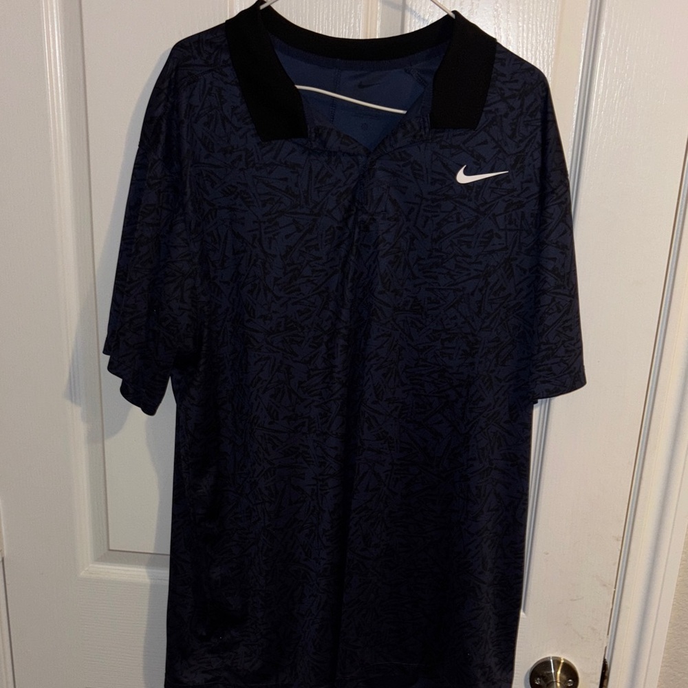 Nike Men's Black and Blue Patterned Polo Shirt